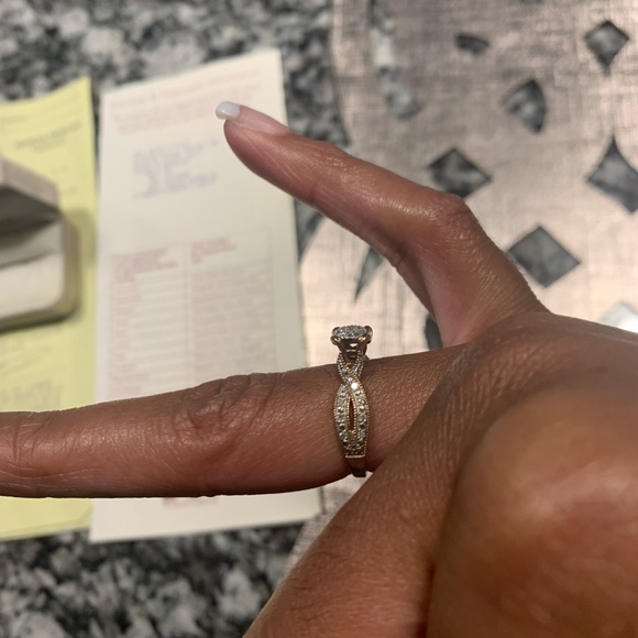 Marks & Morgan Jeweler’s “ Fashion Diamond RG” - Picture 5 of 6